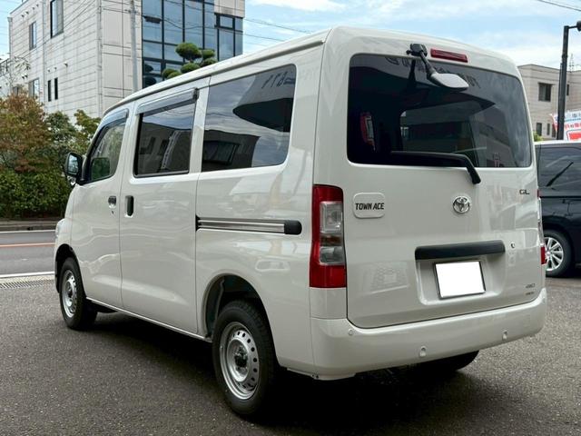 タウンエースバン ＧＬ　４ＷＤ　登録済未使用車　フロアマット（スタンダード）・バイザー付　クリアランスソナー　衝突被害軽減システム　両側スライドドア　アイドリングストップ　ＥＳＣ　　運転席エアバッグ　助手席エアバッグ（16枚目）