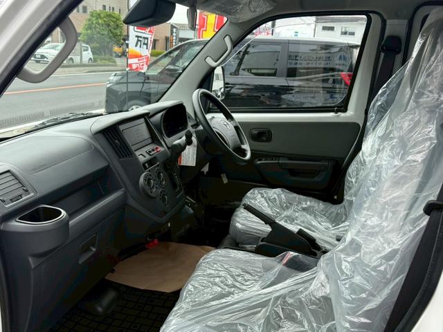 タウンエースバン ＧＬ　４ＷＤ　登録済未使用車　フロアマット（スタンダード）・バイザー付　クリアランスソナー　衝突被害軽減システム　両側スライドドア　アイドリングストップ　ＥＳＣ　　運転席エアバッグ　助手席エアバッグ（22枚目）