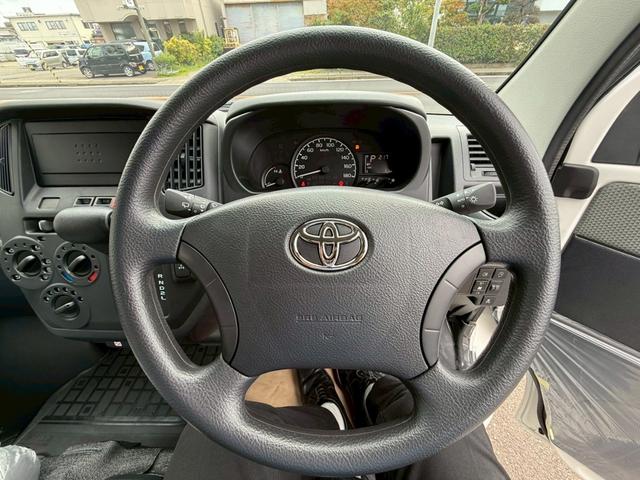 タウンエースバン ＧＬ　４ＷＤ　登録済未使用車　フロアマット（スタンダード）・バイザー付　クリアランスソナー　衝突被害軽減システム　両側スライドドア　アイドリングストップ　ＡＢＳ　ＥＳＣ　運転席エアバッグ　助手席エアバッグ（2枚目）