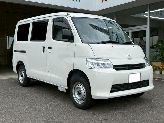 タウンエースバン ＧＬ　４ＷＤ　登録済未使用車　フロアマット（スタンダード）・バイザー付　クリアランスソナー　衝突被害軽減システム　両側スライドドア　アイドリングストップ　ＡＢＳ　ＥＳＣ　運転席エアバッグ　助手席エアバッグ（13枚目）