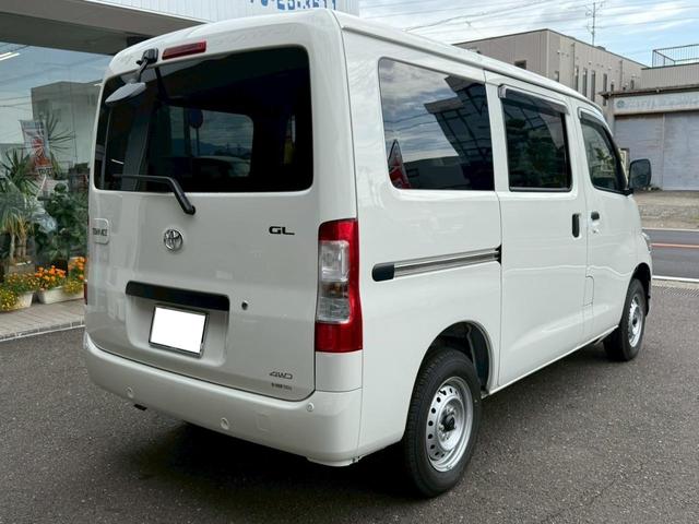 タウンエースバン ＧＬ　４ＷＤ　登録済未使用車　フロアマット（スタンダード）・バイザー付　クリアランスソナー　衝突被害軽減システム　両側スライドドア　アイドリングストップ　ＡＢＳ　ＥＳＣ　運転席エアバッグ　助手席エアバッグ（15枚目）