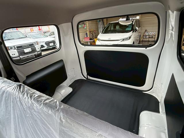 タウンエースバン ＧＬ　４ＷＤ　登録済未使用車　フロアマット（スタンダード）・バイザー付　クリアランスソナー　衝突被害軽減システム　両側スライドドア　アイドリングストップ　ＡＢＳ　ＥＳＣ　運転席エアバッグ　助手席エアバッグ（22枚目）
