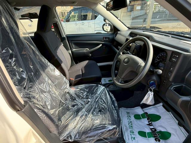 プロボックス ハイブリッドＤＸ　コンフォート　登録済未使用車　バックカメラ　レーンアシスト　衝突被害軽減システム　オートマチックハイビーム　オートライト　電動格納ミラー　１００Ｖ電源　　ＥＳＣ　パワーウィンドウ　運転席エアバッグ　助手席エアバッグ（9枚目）