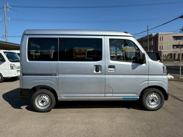 ハイゼットカーゴ ＤＸ　ＳＡＩＩＩ　４ＷＤ　届出済未使用車　衝突被害軽減システム　クリアランスソナー　両側スライドドア　アイドリングストップ　ＥＳＣ　エアコン　パワーステアリング　運転席エアバッグ　助手席エアバッグ（12枚目）