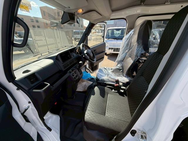 ハイゼットカーゴ ＤＸ　ＳＡＩＩＩ　４ＷＤ　届出済未使用車　衝突被害軽減システム　クリアランスソナー　両側スライドドア　アイドリングストップ　ＥＳＣ　エアコン　パワーステアリング　運転席エアバッグ　助手席エアバッグ（28枚目）