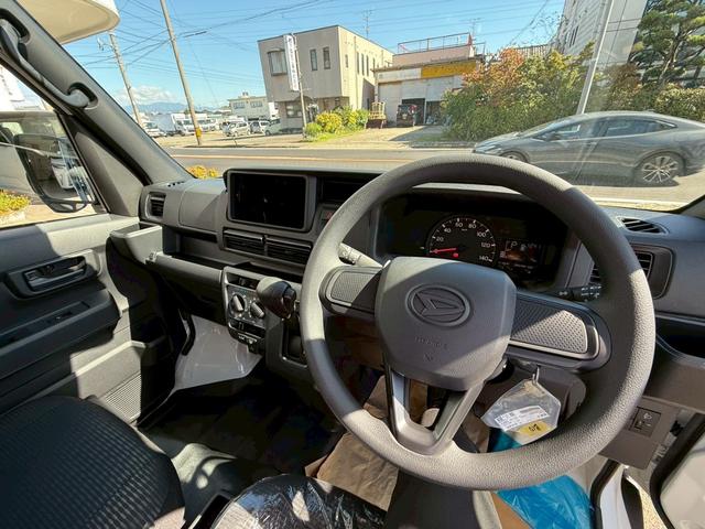 ハイゼットカーゴ ＤＸ　ＳＡＩＩＩ　４ＷＤ　届出済未使用車　衝突被害軽減システム　クリアランスソナー　両側スライドドア　アイドリングストップ　ＥＳＣ　エアコン　パワーステアリング　運転席エアバッグ　助手席エアバッグ（2枚目）