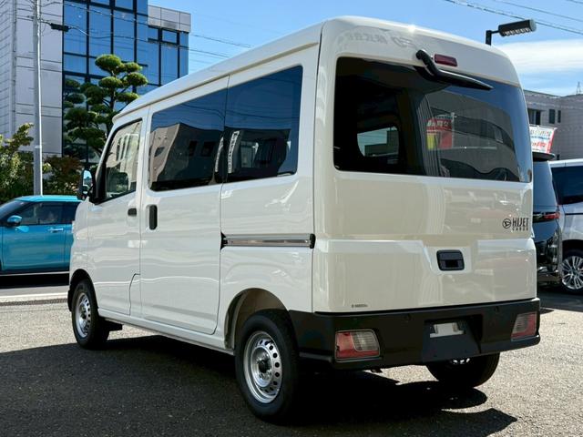 ハイゼットカーゴ ＤＸ　ＳＡＩＩＩ　４ＷＤ　届出済未使用車　衝突被害軽減システム　クリアランスソナー　両側スライドドア　アイドリングストップ　ＥＳＣ　エアコン　パワーステアリング　運転席エアバッグ　助手席エアバッグ（13枚目）