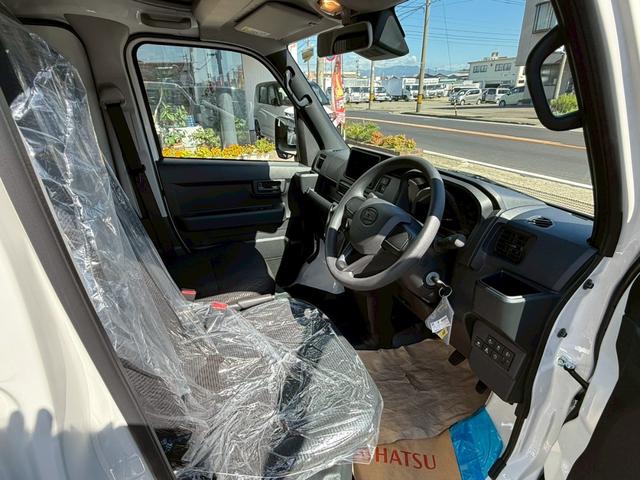 ハイゼットカーゴ ＤＸ　ＳＡＩＩＩ　４ＷＤ　届出済未使用車　衝突被害軽減システム　クリアランスソナー　両側スライドドア　アイドリングストップ　ＥＳＣ　エアコン　パワーステアリング　運転席エアバッグ　助手席エアバッグ（21枚目）