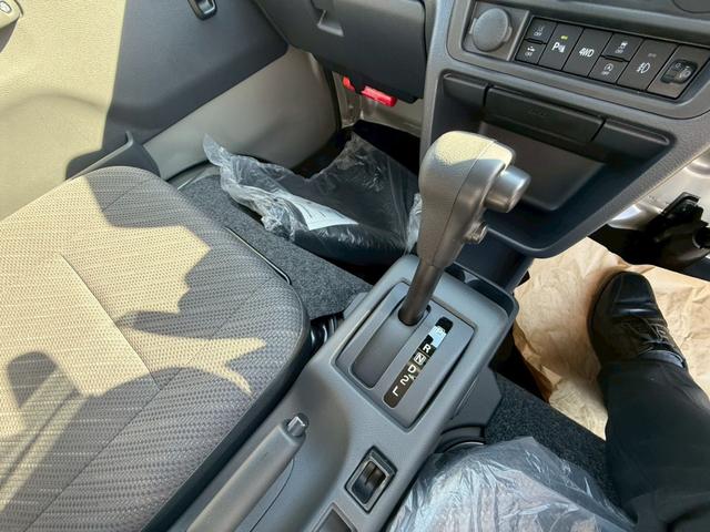 スーパーキャリイ X 4WD 届出済未使用車 AT 衝突被害軽減システム クリアランスソナー レーンアシスト アイドリングストップ 電動格納ミラー オートライト ESC(5枚目)