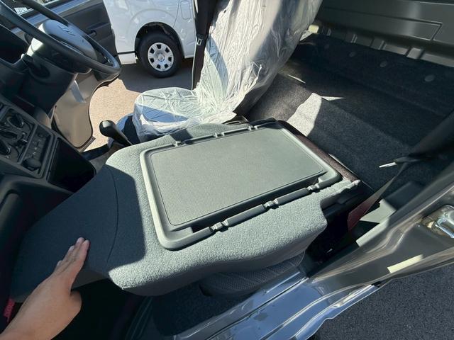 スーパーキャリイ X 4WD 届出済未使用車 AT 衝突被害軽減システム クリアランスソナー レーンアシスト アイドリングストップ 電動格納ミラー オートライト ESC(10枚目)