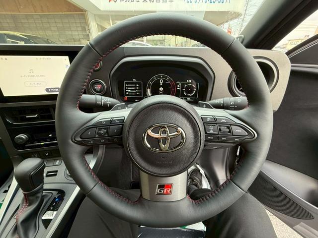 GRヤリス RZ ハイパフォーマンス 4WD GR-DAT サブラジエーター コールドワインテークダクト付 ブレーキダクト ナビパッケージ シートヒーター ステアリングヒーター コンフォートパッケージ 寒冷地仕様 カーボンルーフ(3枚目)