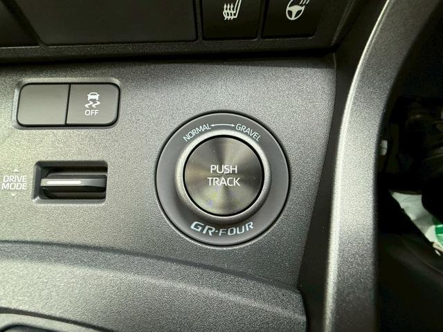 GRヤリス RZ ハイパフォーマンス 4WD GR-DAT サブラジエーター コールドワインテークダクト付 ブレーキダクト ナビパッケージ シートヒーター ステアリングヒーター コンフォートパッケージ 寒冷地仕様 カーボンルーフ(8枚目)