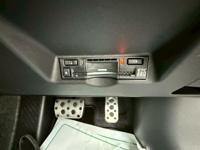 GRヤリス RZ ハイパフォーマンス 4WD GR-DAT サブラジエーター コールドワインテークダクト付 ブレーキダクト ナビパッケージ シートヒーター ステアリングヒーター コンフォートパッケージ 寒冷地仕様 カーボンルーフ(9枚目)