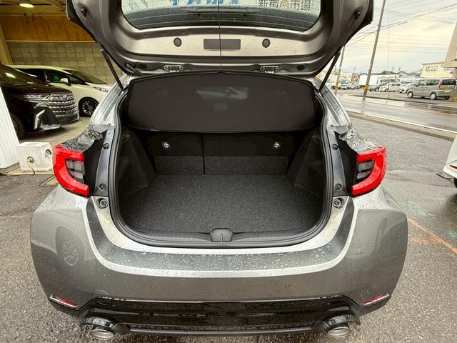 GRヤリス RZ ハイパフォーマンス 4WD GR-DAT サブラジエーター コールドワインテークダクト付 ブレーキダクト ナビパッケージ シートヒーター ステアリングヒーター コンフォートパッケージ 寒冷地仕様 カーボンルーフ(19枚目)