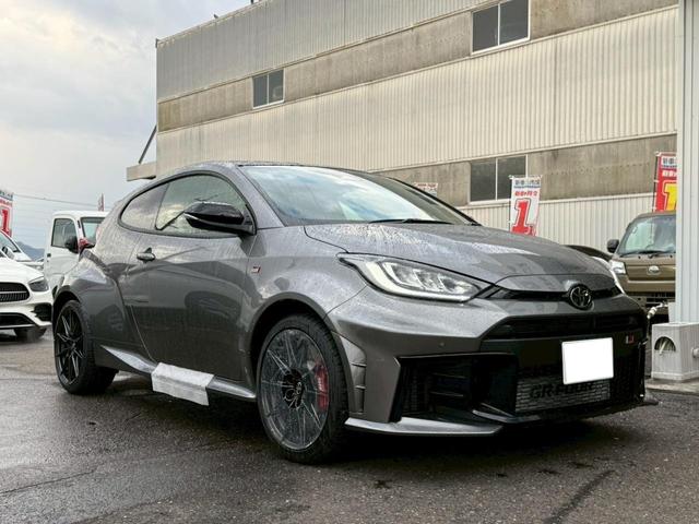 GRヤリス RZ ハイパフォーマンス 4WD GR-DAT サブラジエーター コールドワインテークダクト付 ブレーキダクト ナビパッケージ シートヒーター ステアリングヒーター コンフォートパッケージ 寒冷地仕様 カーボンルーフ(21枚目)
