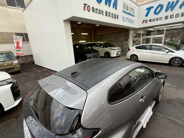 GRヤリス RZ ハイパフォーマンス 4WD GR-DAT サブラジエーター コールドワインテークダクト付 ブレーキダクト ナビパッケージ シートヒーター ステアリングヒーター コンフォートパッケージ 寒冷地仕様 カーボンルーフ(24枚目)