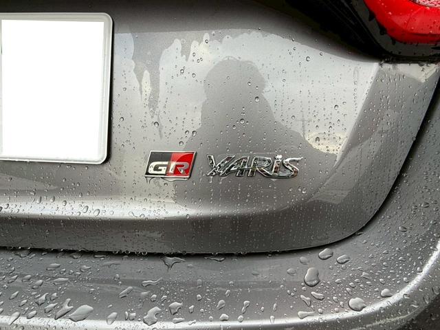 GRヤリス RZ ハイパフォーマンス 4WD GR-DAT サブラジエーター コールドワインテークダクト付 ブレーキダクト ナビパッケージ シートヒーター ステアリングヒーター コンフォートパッケージ 寒冷地仕様 カーボンルーフ(25枚目)
