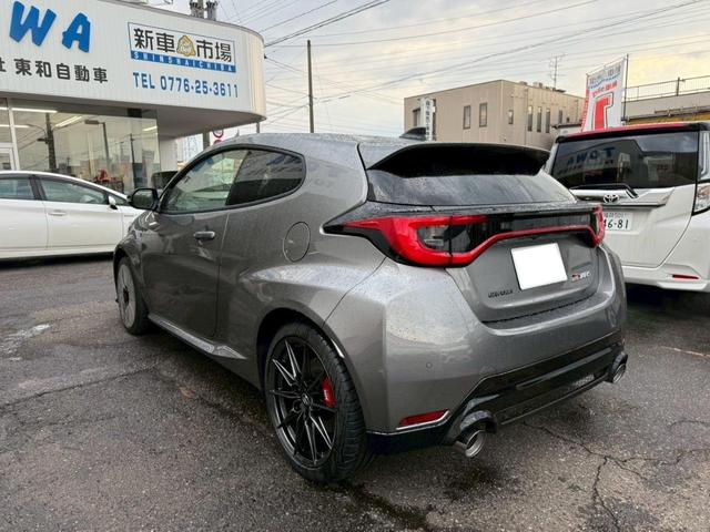 GRヤリス RZ ハイパフォーマンス 4WD GR-DAT サブラジエーター コールドワインテークダクト付 ブレーキダクト ナビパッケージ シートヒーター ステアリングヒーター コンフォートパッケージ 寒冷地仕様 カーボンルーフ(30枚目)