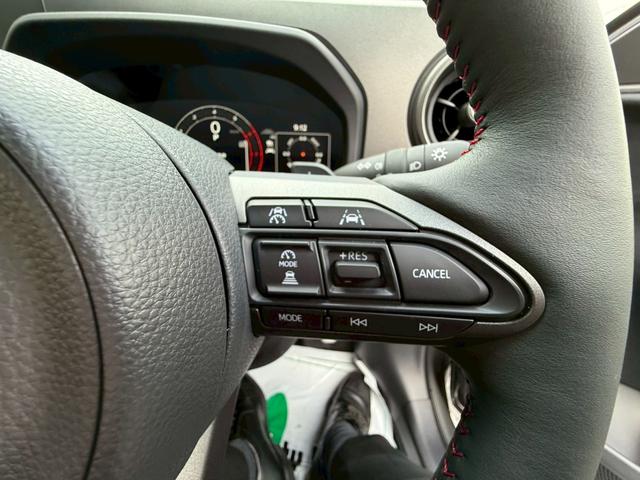 GRヤリス RZ ハイパフォーマンス 4WD GR-DAT サブラジエーター コールドワインテークダクト付 ブレーキダクト ナビパッケージ シートヒーター ステアリングヒーター コンフォートパッケージ 寒冷地仕様 カーボンルーフ(31枚目)