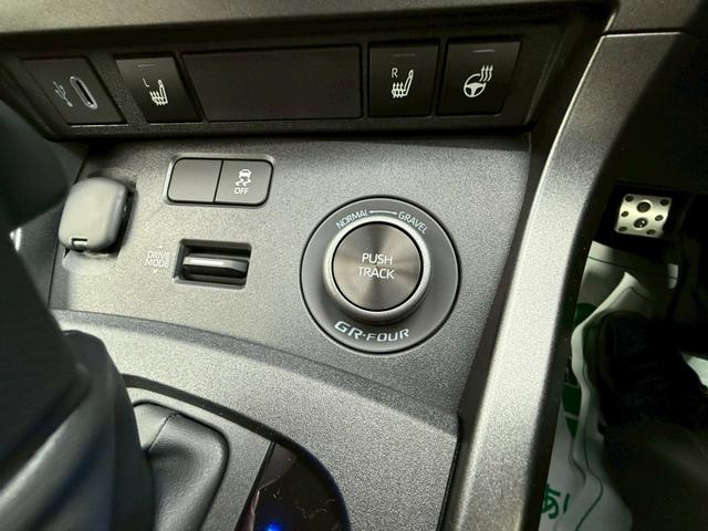 GRヤリス RZ ハイパフォーマンス 4WD GR-DAT サブラジエーター コールドワインテークダクト付 ブレーキダクト ナビパッケージ シートヒーター ステアリングヒーター コンフォートパッケージ 寒冷地仕様 カーボンルーフ(34枚目)