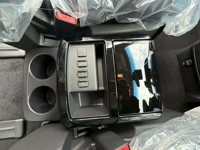 エルグランド ２５０ハイウェイスターＳ　ナビ取付パッケージ　全周囲カメラ　両側電動スライドドア　ワンタッチオートスライドドア　リモコンオートバックドア　スマートキー　３列シート　ＣＶＴ　アルミホイール　ＡＢＳ　ＥＳＣ（7枚目）