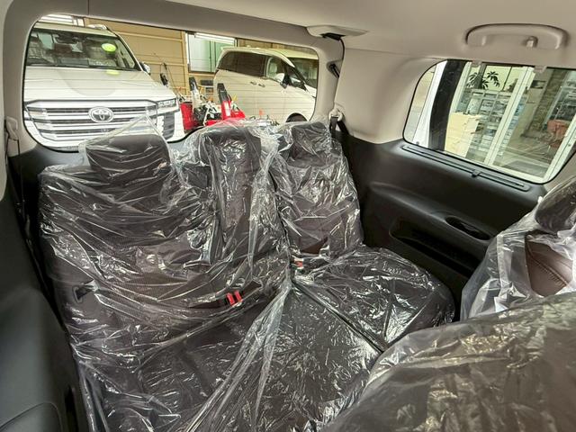 エルグランド ２５０ハイウェイスターＳ　ナビ取付パッケージ　全周囲カメラ　両側電動スライドドア　ワンタッチオートスライドドア　リモコンオートバックドア　スマートキー　３列シート　ＣＶＴ　アルミホイール　ＡＢＳ　ＥＳＣ（8枚目）