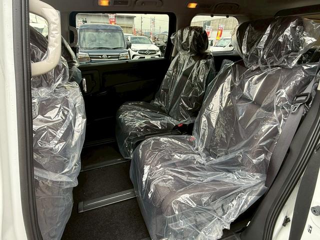 エルグランド ２５０ハイウェイスターＳ　ナビ取付パッケージ　全周囲カメラ　両側電動スライドドア　ワンタッチオートスライドドア　リモコンオートバックドア　スマートキー　３列シート　ＣＶＴ　アルミホイール　ＡＢＳ　ＥＳＣ（24枚目）