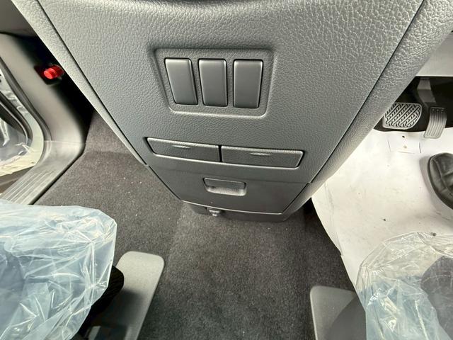 エルグランド ２５０ハイウェイスターＳ　ナビ取付パッケージ　全周囲カメラ　両側電動スライドドア　ワンタッチオートスライドドア　リモコンオートバックドア　スマートキー　３列シート　ＣＶＴ　アルミホイール　ＡＢＳ　ＥＳＣ（26枚目）