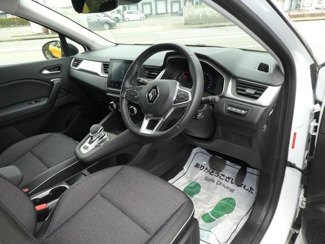キャプチャー インテンス　ハーフレザー　ＡｐｐｌｅＣａｒＰｌａｙ　Ｂｌｕｅｔｏｏｔｈ　ＬＥＤヘッドライト　アダプティブクルーズコントロール　全周囲カメラ　シートヒーター　ハンドルヒーター　スマートキー（5枚目）