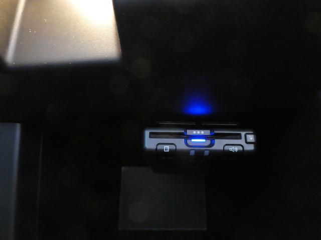 キャプチャー インテンス　ハーフレザー　ＡｐｐｌｅＣａｒＰｌａｙ　Ｂｌｕｅｔｏｏｔｈ　ＬＥＤヘッドライト　アダプティブクルーズコントロール　全周囲カメラ　シートヒーター　ハンドルヒーター　スマートキー（11枚目）