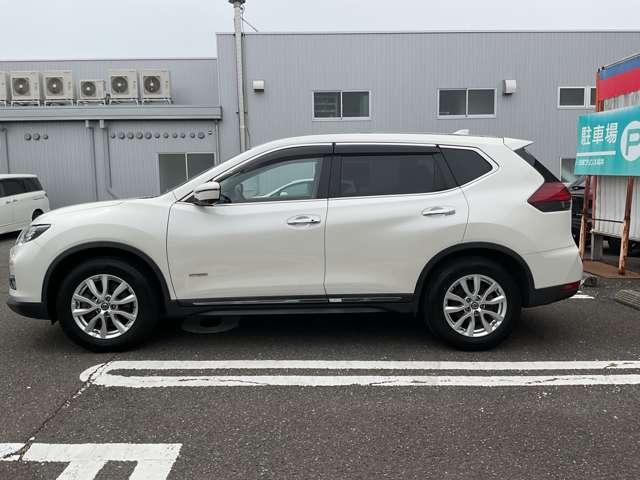 エクストレイル ２．０　２０Ｘｉ　ハイブリッド　レザーエディション　４ＷＤ　ナビ　プロパイロット　アラウンドビューＭ（2枚目）