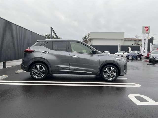 キックス １．２　Ｘ　ツートーン　インテリアエディション　（ｅ－ＰＯＷＥＲ）　９インチナビ・アラウンドビューモニター・（3枚目）