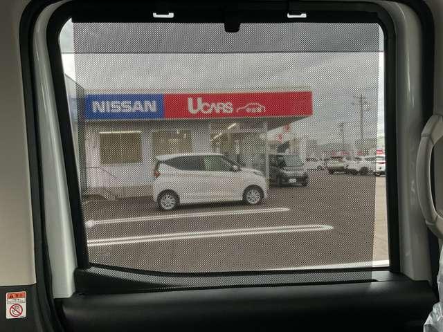 まぶしさの軽減に！後席サンシェード付☆