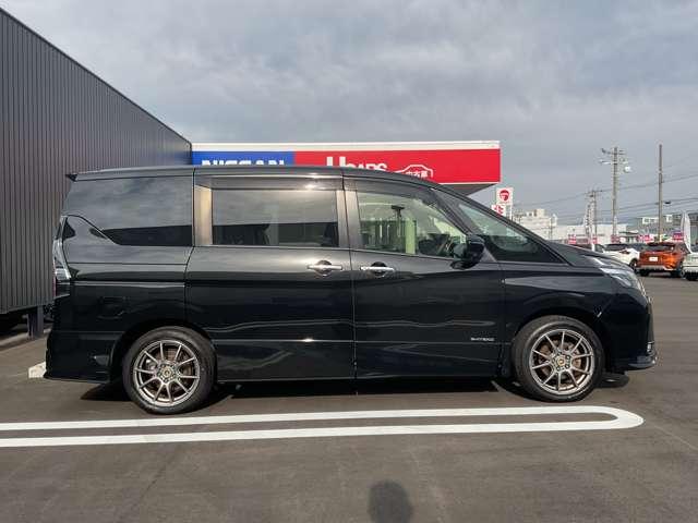 セレナ ２．０　ハイウェイスター　Ｖ　４ＷＤ　１０インチナビ・アラウンドビューモニター・（3枚目）