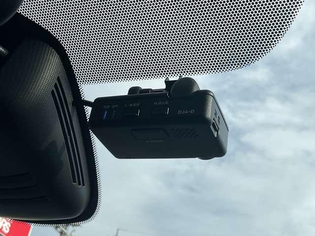 セレナ ２．０　ハイウェイスター　Ｖ　４ＷＤ　１０インチナビ・アラウンドビューモニター・（9枚目）