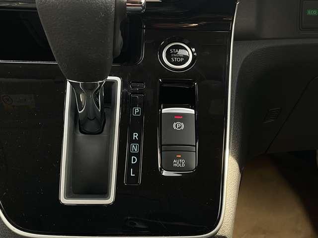 セレナ ２．０　ハイウェイスター　Ｖ　４ＷＤ　１０インチナビ・アラウンドビューモニター・（13枚目）