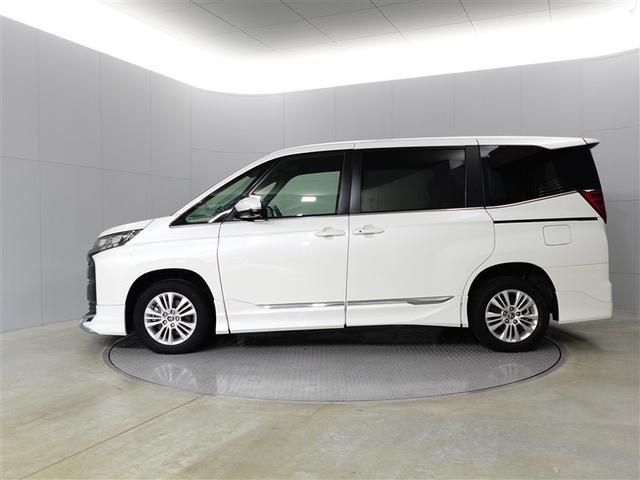ノア ハイブリッドＳ－Ｚ　ＰＣＳ　横滑り防止機能　１オナ　寒冷地　ＬＥＤヘッドライト　クルコン　盗難防止装置　エアコン　三列シート　キーレス　アルミホイール　１００Ｖ電源　４ＷＤ　リアオートエアコン　スマートキー　ＥＴＣ（3枚目）