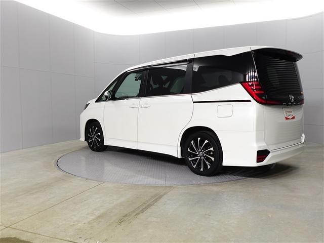 ノア S-Z アルミホイール TV デュアルエアコン クルーズコントロール 盗難防止装置 LEDライト 両側自動ドア キーレス 横滑り防止 ワンオーナー 三列シート DVD再生 スマートキー エアコン ETC(4枚目)