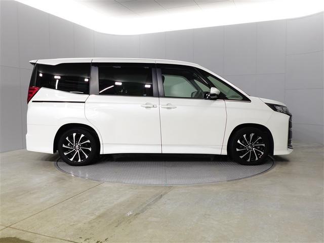 ノア S-Z アルミホイール TV デュアルエアコン クルーズコントロール 盗難防止装置 LEDライト 両側自動ドア キーレス 横滑り防止 ワンオーナー 三列シート DVD再生 スマートキー エアコン ETC(7枚目)