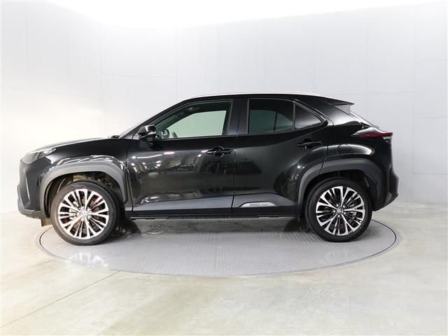 ヤリスクロス Ｚ　アドベンチャー　ＬＥＤヘッドライト　アルミホイール　ドライブレコーダー　バックカメラ　ＥＴＣ　パワーシート　４ＷＤ　衝突被害軽減システム　オートクルーズコントロール　フルセグＴＶ（3枚目）