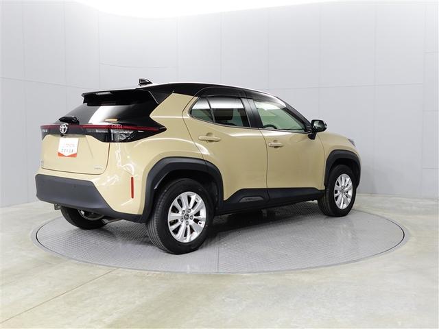 ヤリスクロス Ｇ　衝突軽減装置　ＥＳＣ　ＬＥＤヘッドライト　サイドエアバッグ　Ａクルコン　ワンオーナー　盗難防止装置　アルミ　オートエアコン　ドライブレコーダー　スマートキー　バックカメラ　４ＷＤ　ＡＢＳ　キーレス（6枚目）