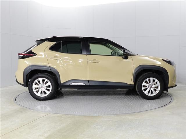 ヤリスクロス Ｇ　衝突軽減装置　ＥＳＣ　ＬＥＤヘッドライト　サイドエアバッグ　Ａクルコン　ワンオーナー　盗難防止装置　アルミ　オートエアコン　ドライブレコーダー　スマートキー　バックカメラ　４ＷＤ　ＡＢＳ　キーレス（7枚目）