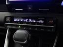 エアコンは運転席と助手席で異なる快適温度に設定できるデュアルオートエアコンです!