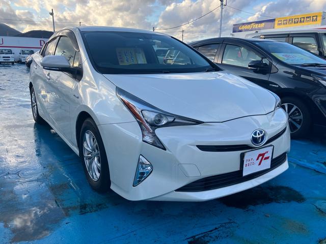 プリウス Ｓ　メモリーナビ　フルセグＴＶ　バックカメラ　Ｂｌｕｅｔｏｏｔｈオーディオ　ＥＴＣ　スマートキー　プッシュスタート　オートエアコン　電動格納ミラー　ハイブリッド（3枚目）