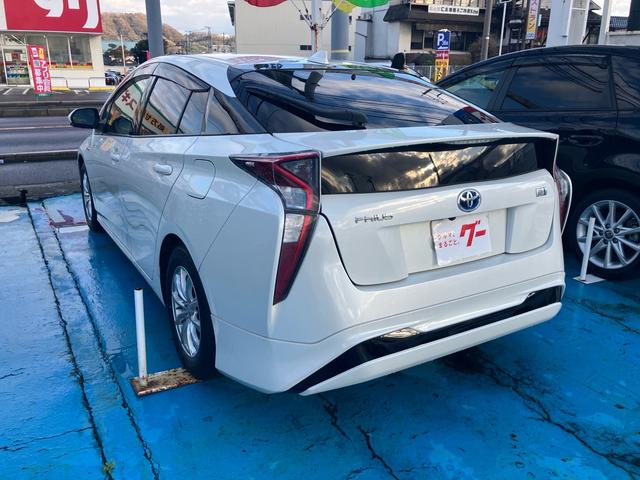 プリウス Ｓ　メモリーナビ　フルセグＴＶ　バックカメラ　Ｂｌｕｅｔｏｏｔｈオーディオ　ＥＴＣ　スマートキー　プッシュスタート　オートエアコン　電動格納ミラー　ハイブリッド（6枚目）