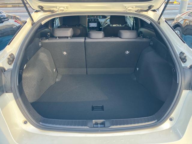 プリウス Ｓ　メモリーナビ　フルセグＴＶ　バックカメラ　Ｂｌｕｅｔｏｏｔｈオーディオ　ＥＴＣ　スマートキー　プッシュスタート　オートエアコン　電動格納ミラー　ハイブリッド（8枚目）
