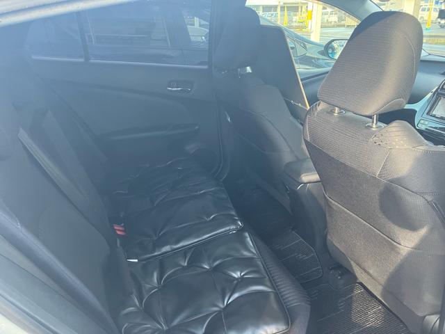 プリウス Ｓ　メモリーナビ　フルセグＴＶ　バックカメラ　Ｂｌｕｅｔｏｏｔｈオーディオ　ＥＴＣ　スマートキー　プッシュスタート　オートエアコン　電動格納ミラー　ハイブリッド（9枚目）