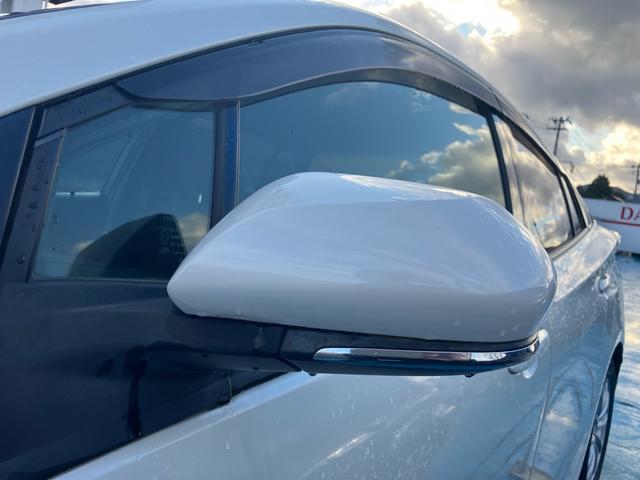 プリウス Ｓ　メモリーナビ　フルセグＴＶ　バックカメラ　Ｂｌｕｅｔｏｏｔｈオーディオ　ＥＴＣ　スマートキー　プッシュスタート　オートエアコン　電動格納ミラー　ハイブリッド（31枚目）