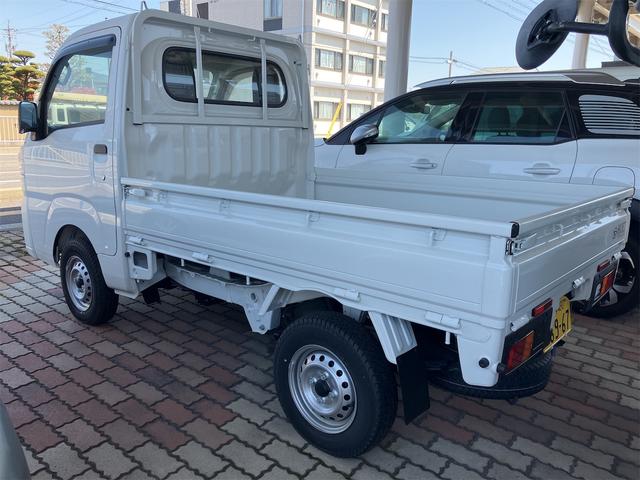 ハイゼットトラック 　４ＷＤ　ＣＶＴ　衝突被害軽減システム　クリアランスソナー　アイドリングストップ　オートライト　ゲートプロテクター　テールゲートチェーン　ロングバイザー　ラバーマット　荷台マット（5枚目）