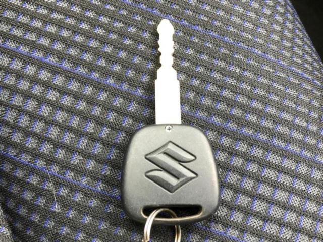 4WD FX シートヒーター 前席/EBD付ABS/横滑り防止装置/アイドリングストップ/エアバッグ 運転席/エアバッグ 助手席/パワーウインドウ/スマートキー/オートエアコン/パワーステアリング/盗難防止システム(15枚目)